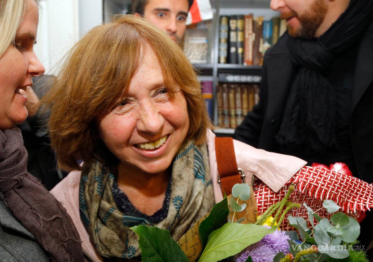 $!"No siento respeto por el mundo ruso de Stalin y Putin”: Alexiévich