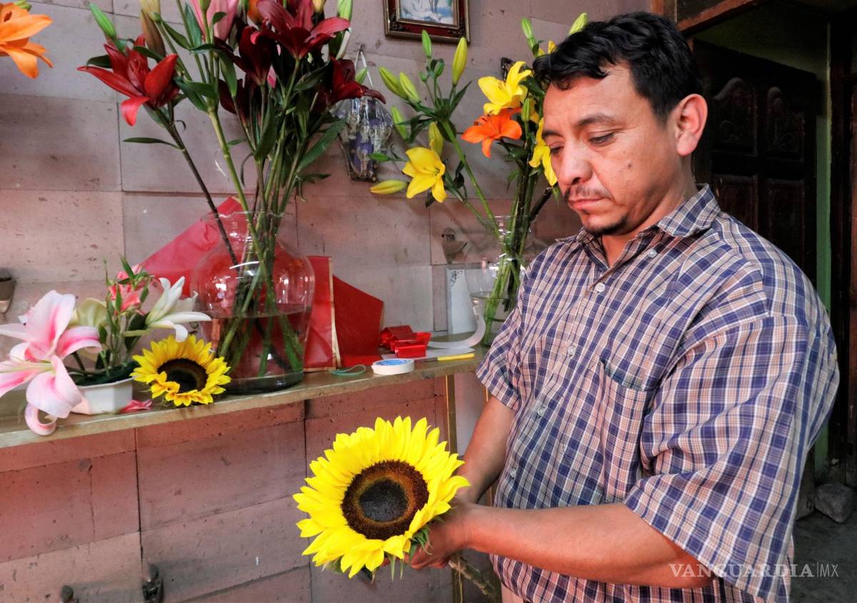 $!Los comerciantes enfocados en la venta de flores se preparan para obtener un poco de la derrama que dejará este 14 de febrero con el Día del Amor y la Amistad.