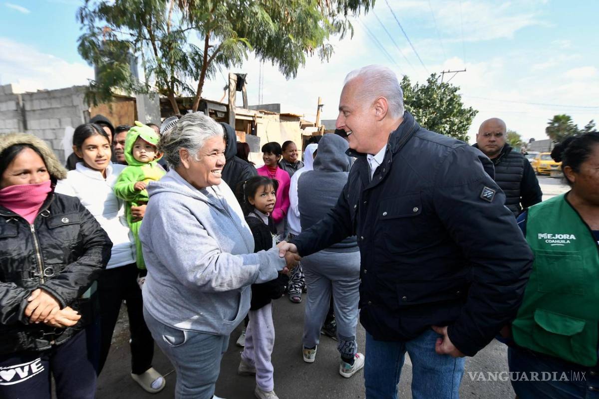 $!El alcalde Román Cepeda y Selina Bremer encabezaron la brigada en Ampliación Valle la Rosita.