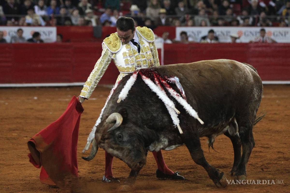 Ponce corta dos orejas y sale a hombros n la Monumental Plaza México