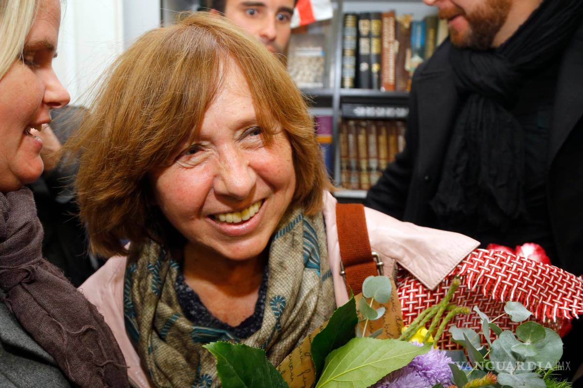 $!"No siento respeto por el mundo ruso de Stalin y Putin”: Alexiévich