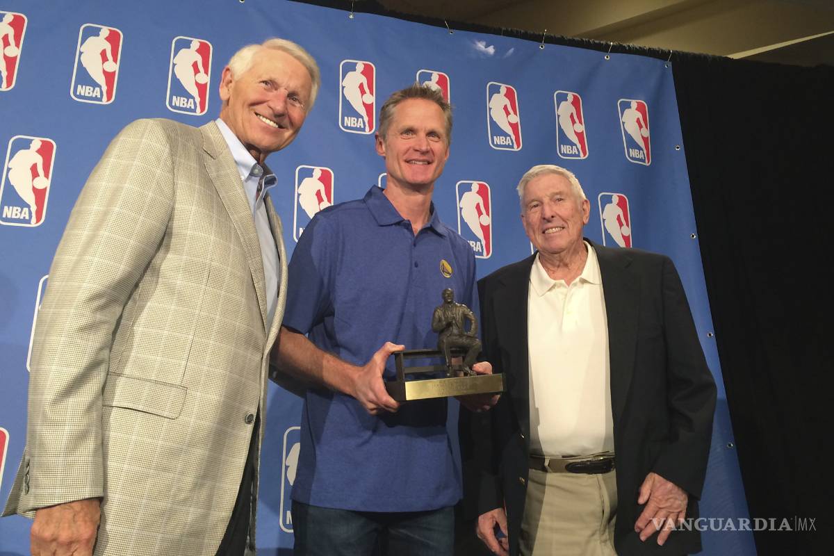 Steve Kerr es elegido como entrenador del año en la NBA