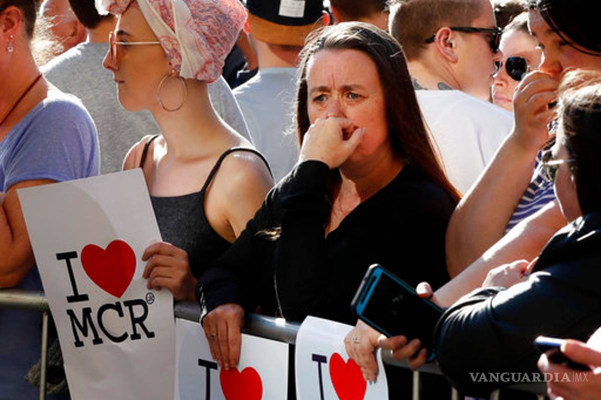 $!Tragedia en concierto de Ariana Grande, las imágenes que dejó el atentado en Mánchester