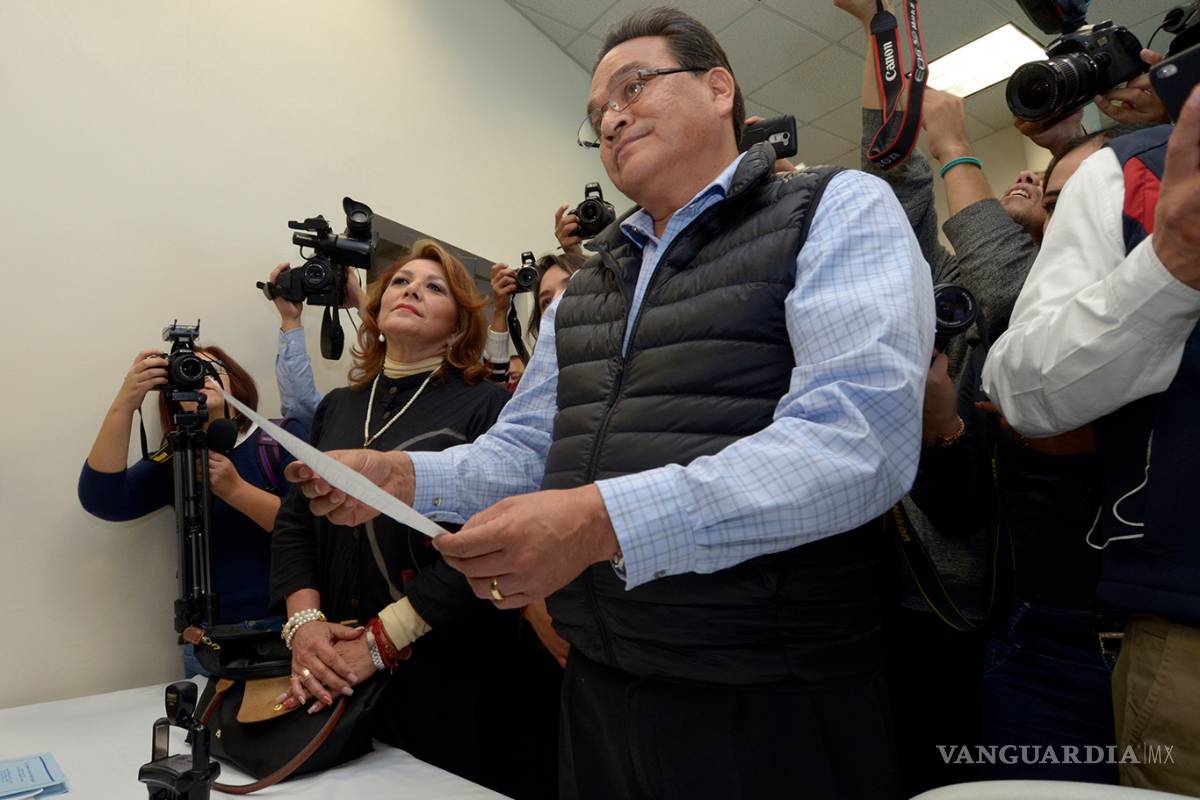 $!Javier Guerrero se registra ante el IEC; no descarta ir con un partido político