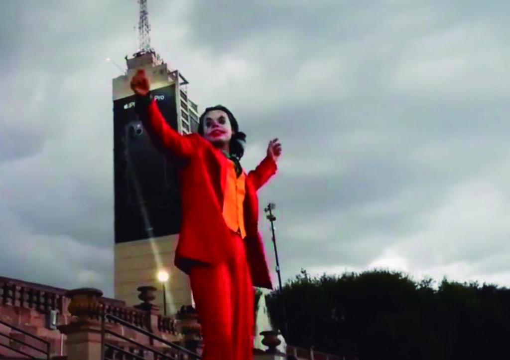 Baila en la Macroplaza de Monterrey como el Joker (video)
