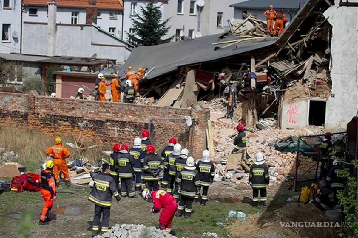 Derrumbe de viejo edificio deja seis muertos y cuatro heridos en Polonia
