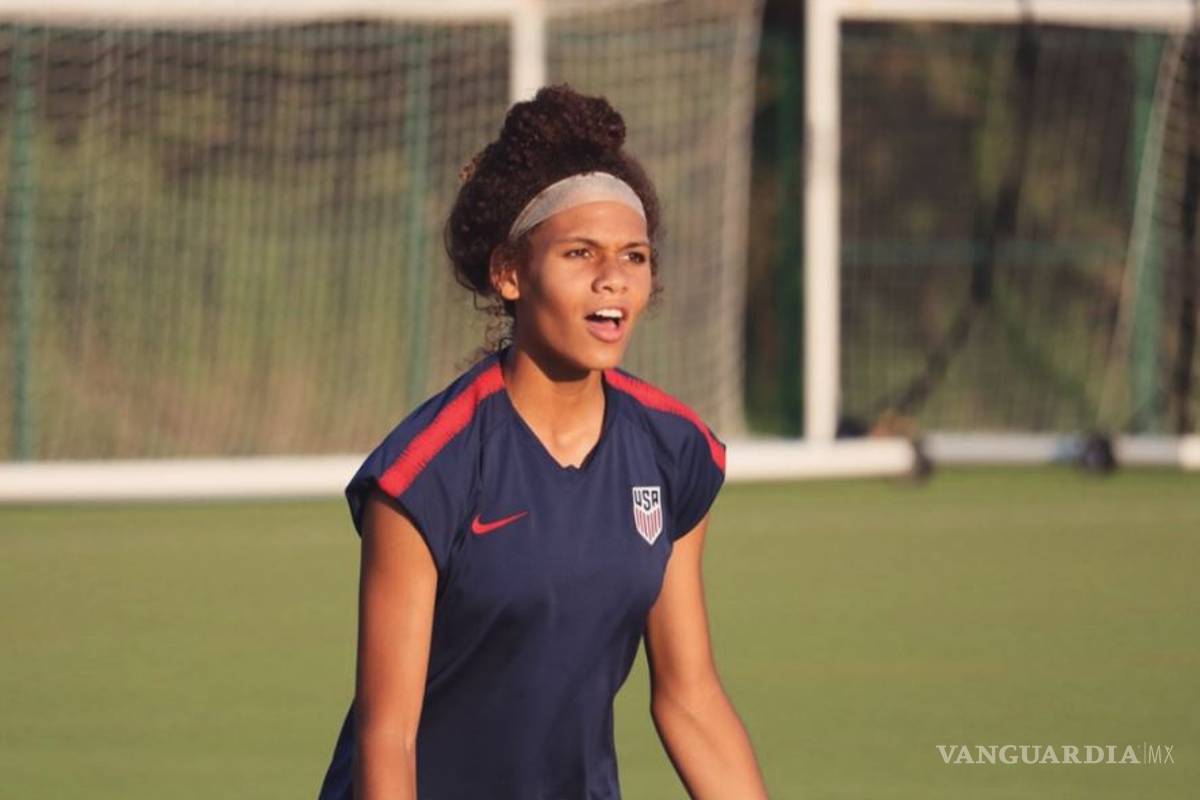 Ella es la hija de Dennis Rodman, que busca ser estrella del futbol