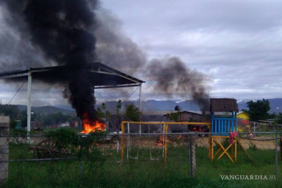Incendian casas durante enfrentamiento en Oaxaca; hay dos muertos