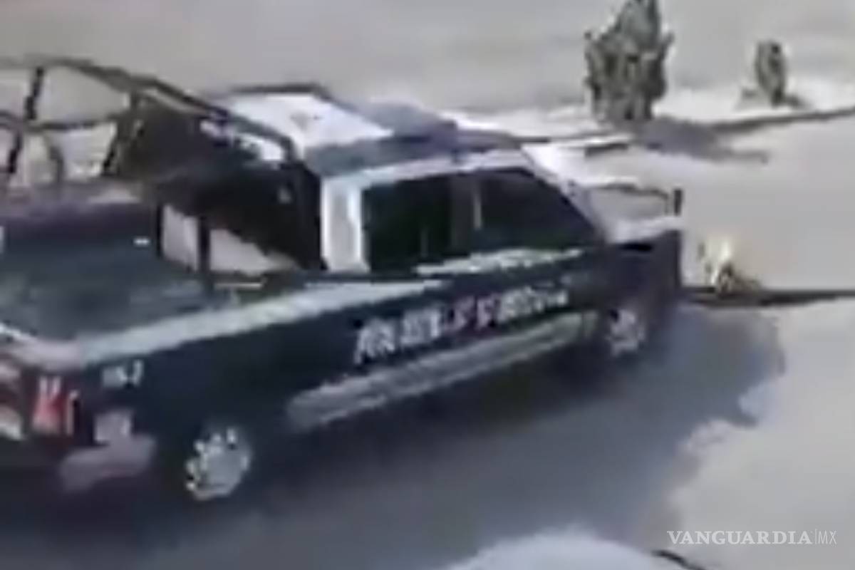 Policías atropellan a perro y lo abandonan a su suerte [VIDEO]