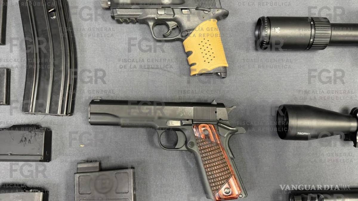 Vinculan a proceso a mujer por posesión de armas de uso exclusivo en NL