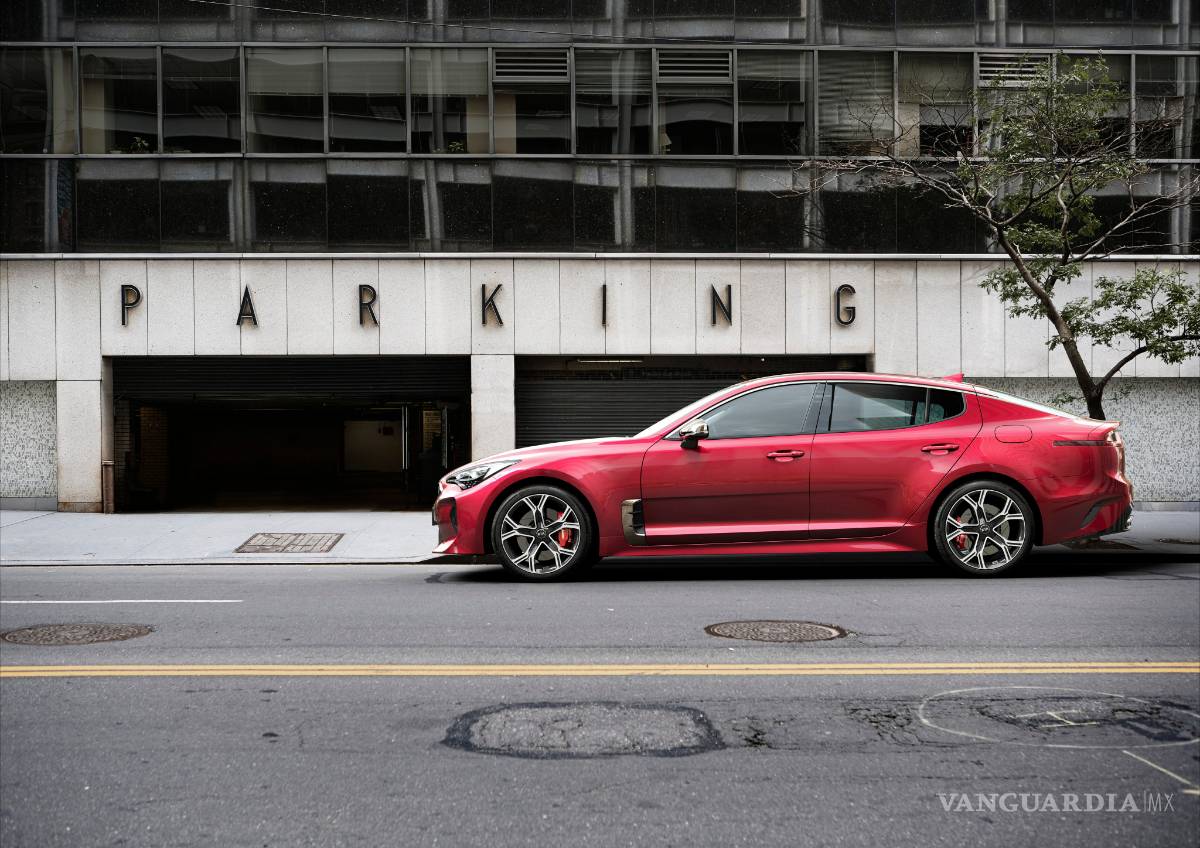 $!KIA Stinger, el carro que roba todas las miradas