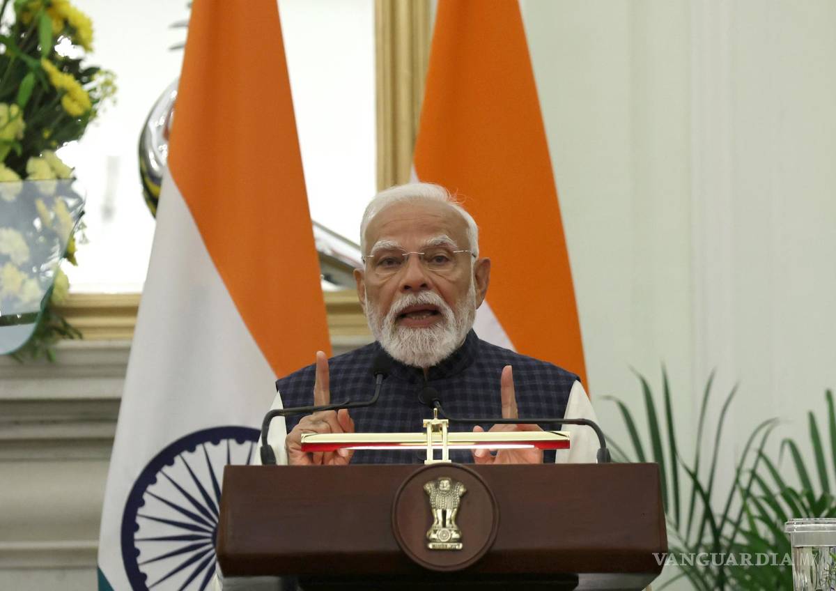 $!El primer ministro indio, Narendra Modi, asiste a una declaración de prensa conjunta después de una reunión con líderes de la UE en Hyderabad House.