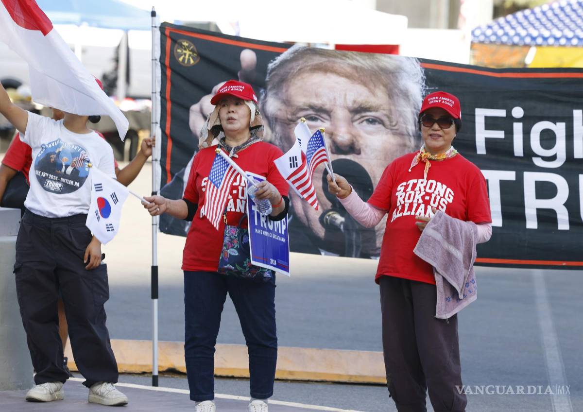 $!Partidarios de Donald Trump fuera de la Expo en el World Market Center, donde Trump asiste a un mitin de campaña en Las Vegas, Nevada.