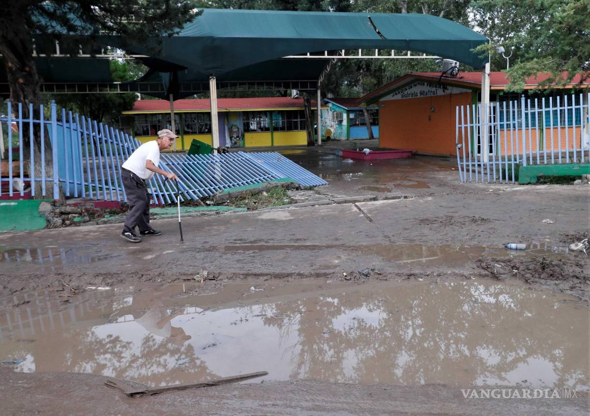 $!En los días más severos de la inundación se dio el rescate de varias personas.
