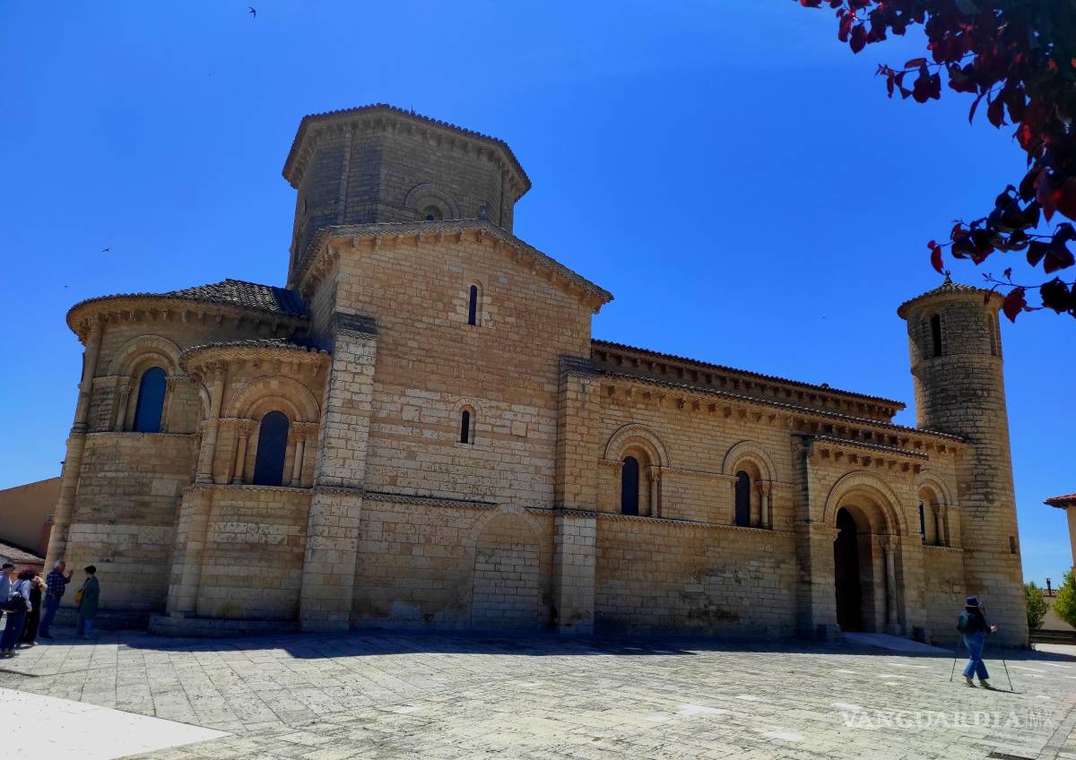 $!Exterior de San Martín de Frómista. Palencia fue un punto clave en las rutas de peregrinación a Santiago de Compostela. Foto: EFE (Amalia González).
