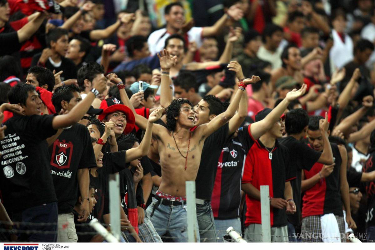 Aficionados del Atlas llegan a los golpes por boletos para la Final