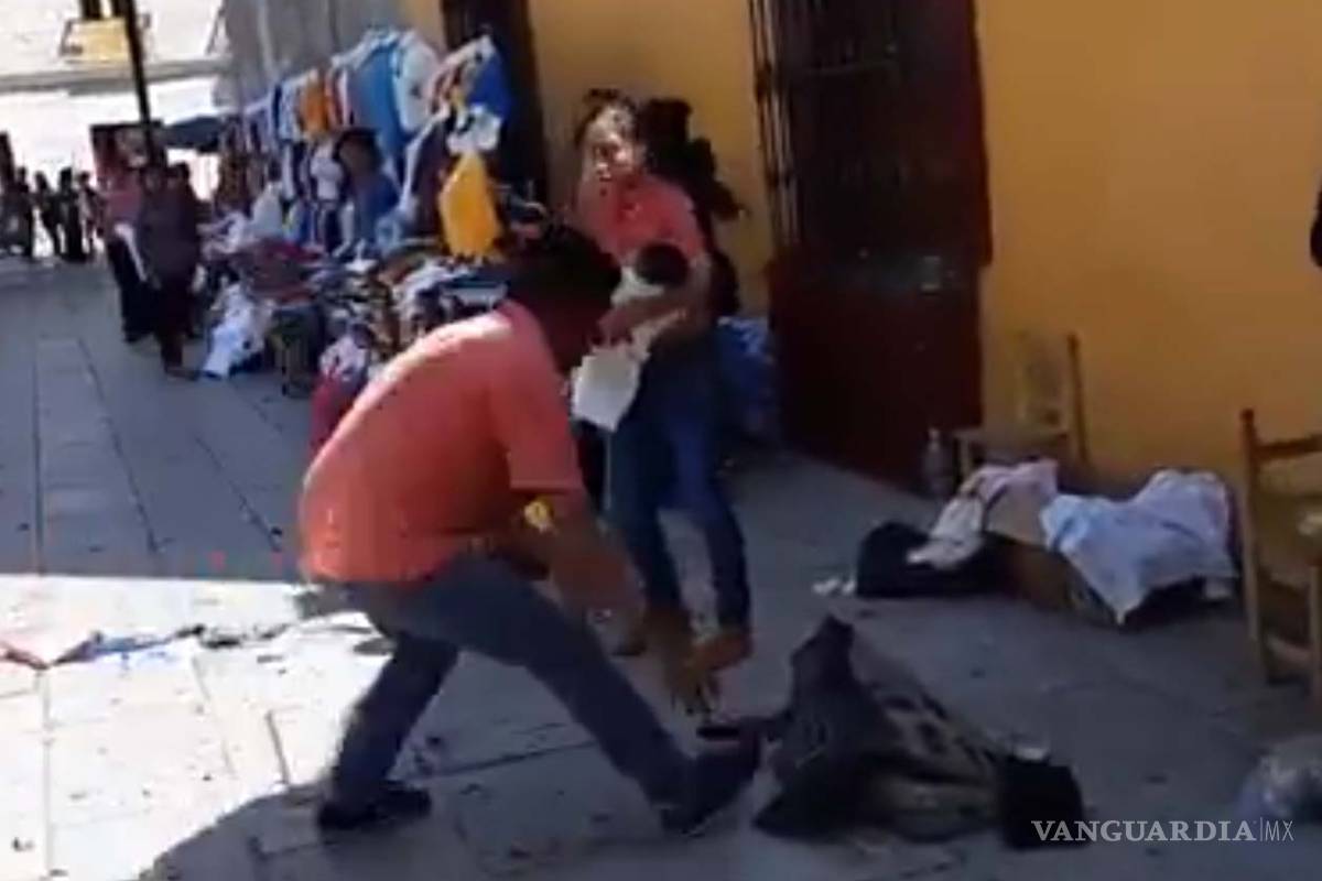 Violento desalojo de joven vendedora en Oaxaca enciende las redes