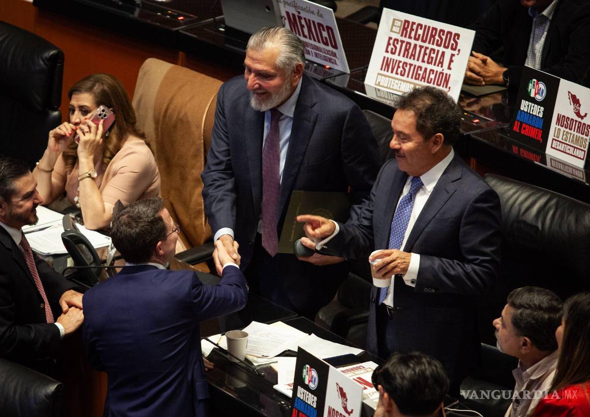 $!Ricardo Anaya, senador del grupo parlamentario PAN y Adán Agusto López en la Cámara de Senadores el 01 de julio de 2025.
