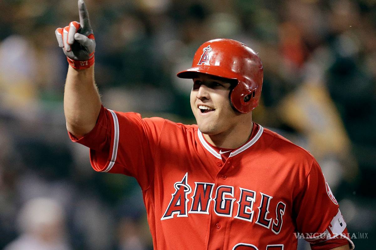 Mike Trout firma por 12 años y 426.5 millones de dólares con los Angelinos de Los Ángeles