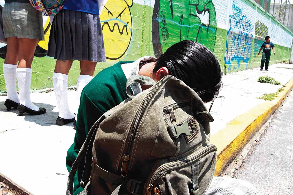 Insultos y golpes, los más frecuentes en aulas de México