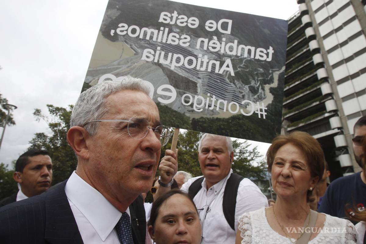 Documentos desclasificados vinculan al expresidente colombiano Álvaro Uribe con el narco