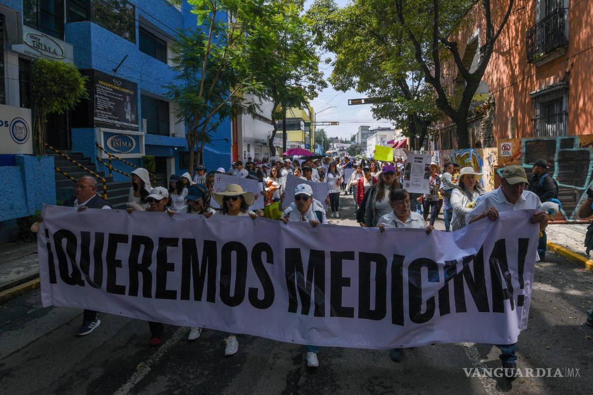 $!Pacientes con cáncer, familiares e integrantes de diversas asociaciones marcharon este domingo en distintas ciudades del país | Foto: Cuartoscuro