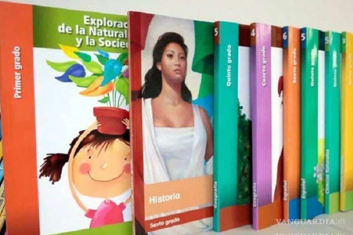 Coahuila: Padres de familia siguen a la espera de resolución sobre libros de texto