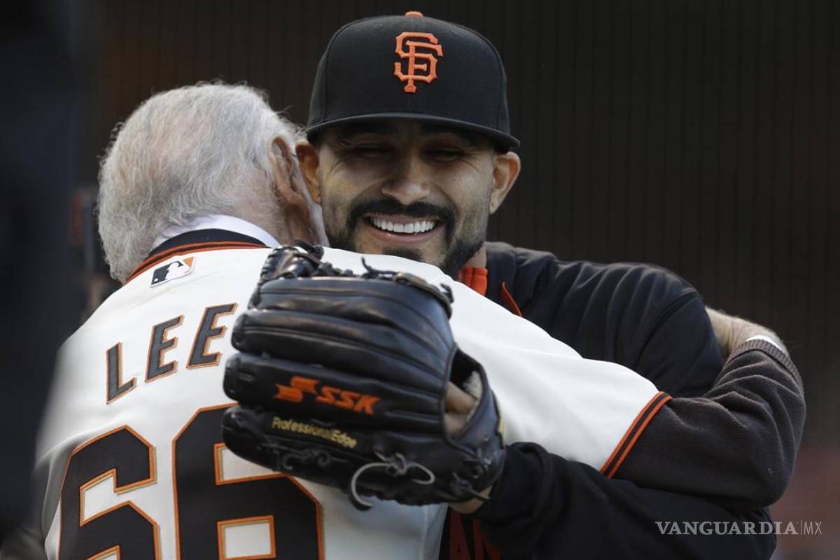 Stan Lee, el fanático del beisbol que hizo superhéroe al mexicano Sergio Romo