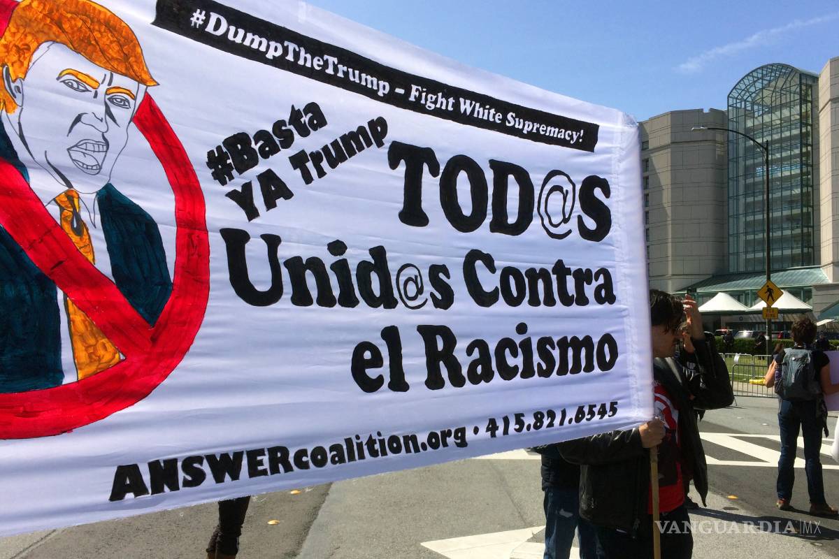 Opositores se manifiestan contra Trump en California