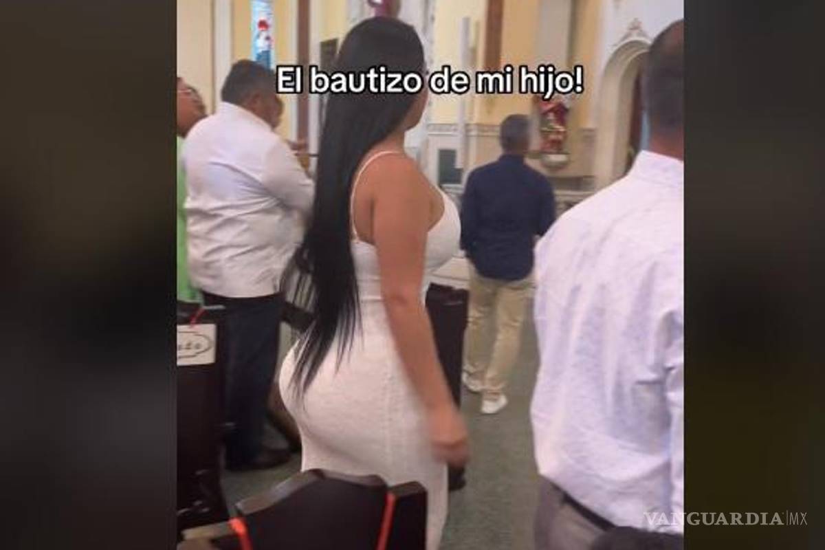 ¿Demasiado ajustado el vestido en el bautizo de su hijo?, mujer causa polémica (video)
