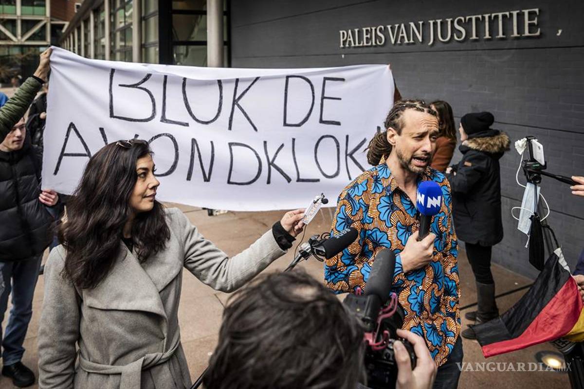 Profesor de baile que niega la existencia del COVID-19 reta al Gobierno de Países Bajos