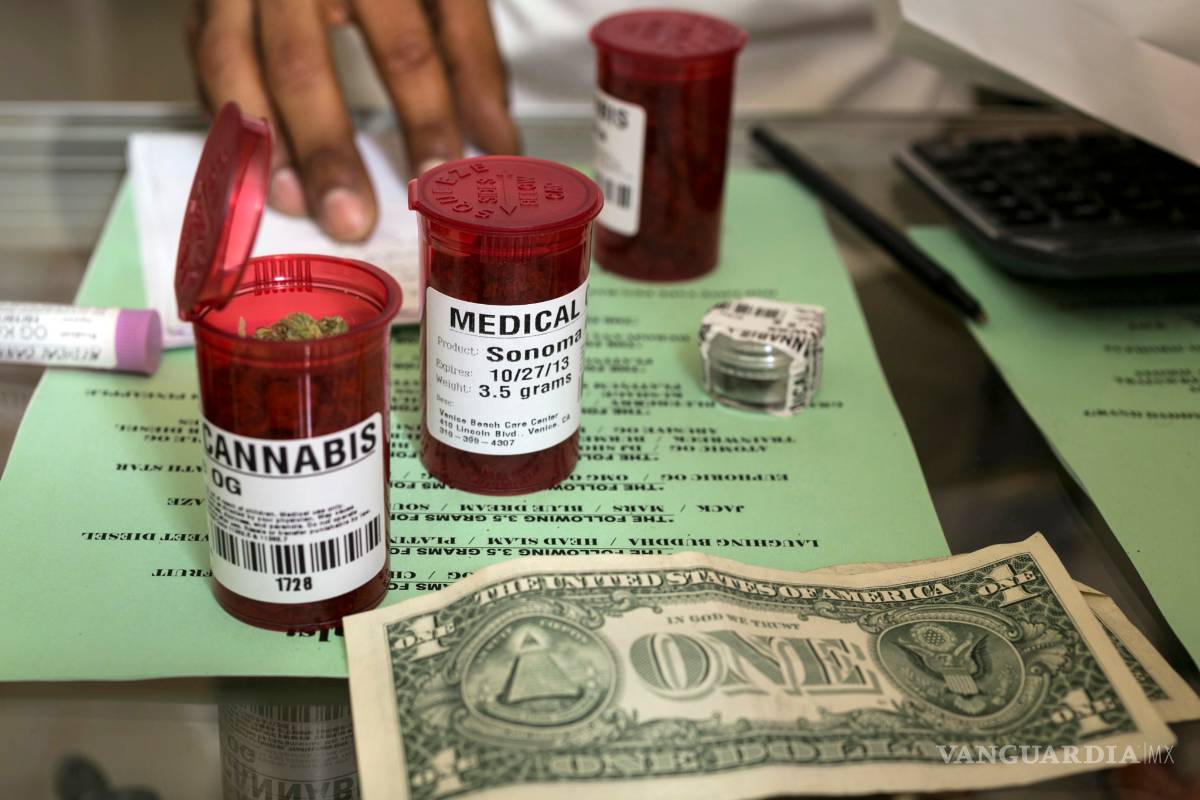 33 estados piden abrir las puertas del sistema bancario de EU a la industria de la marihuana