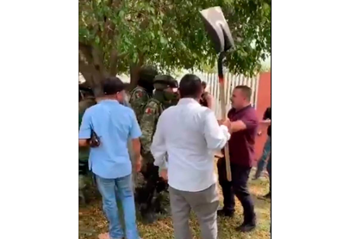 Agreden a militares con palas y escobas en Michoacán