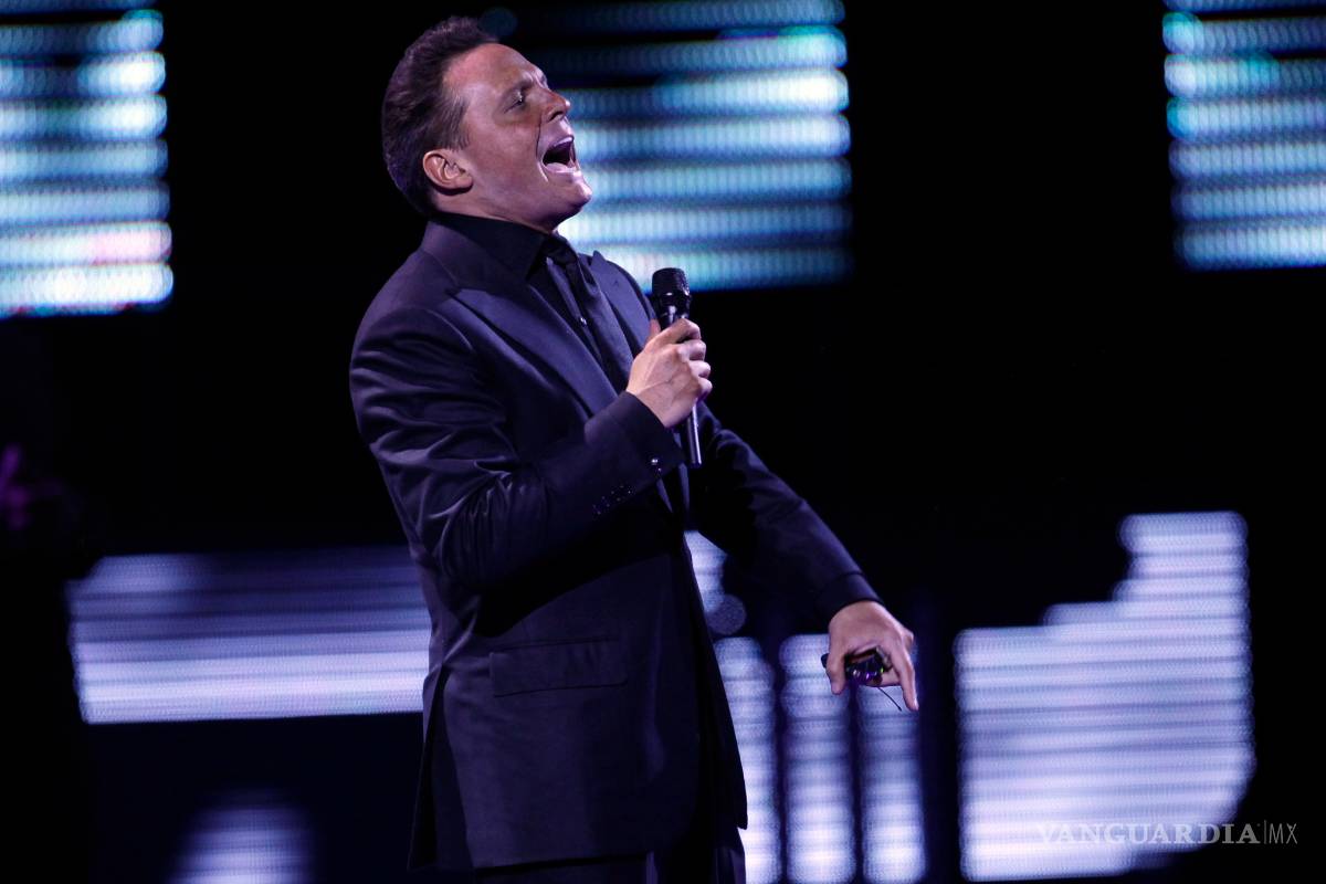 Luis Miguel pospone resto de conciertos por rinofaringitis
