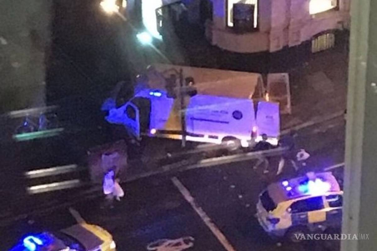 $!Camioneta arrolla a peatones en el Puente de Londres dejando al menos 30 heridos, investigan segundo y tercer incidentes