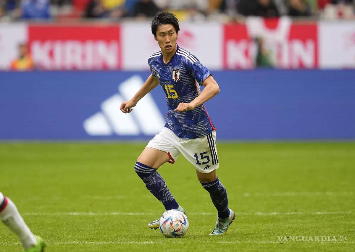 $!Daichi Kamada, de la selección de Japón disputa un partido amistoso ante Estados Unidos en Düsseldorf, Alemania.