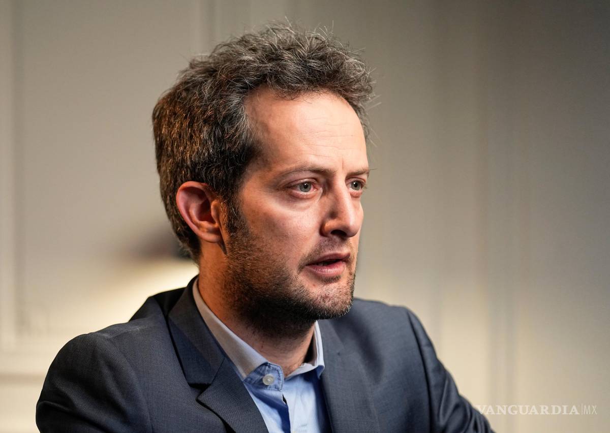 $!Omer Shatz, el abogado de la mujer franco-turca encarcelada en Turquía, habla durante una entrevista con The Associated Press en París.