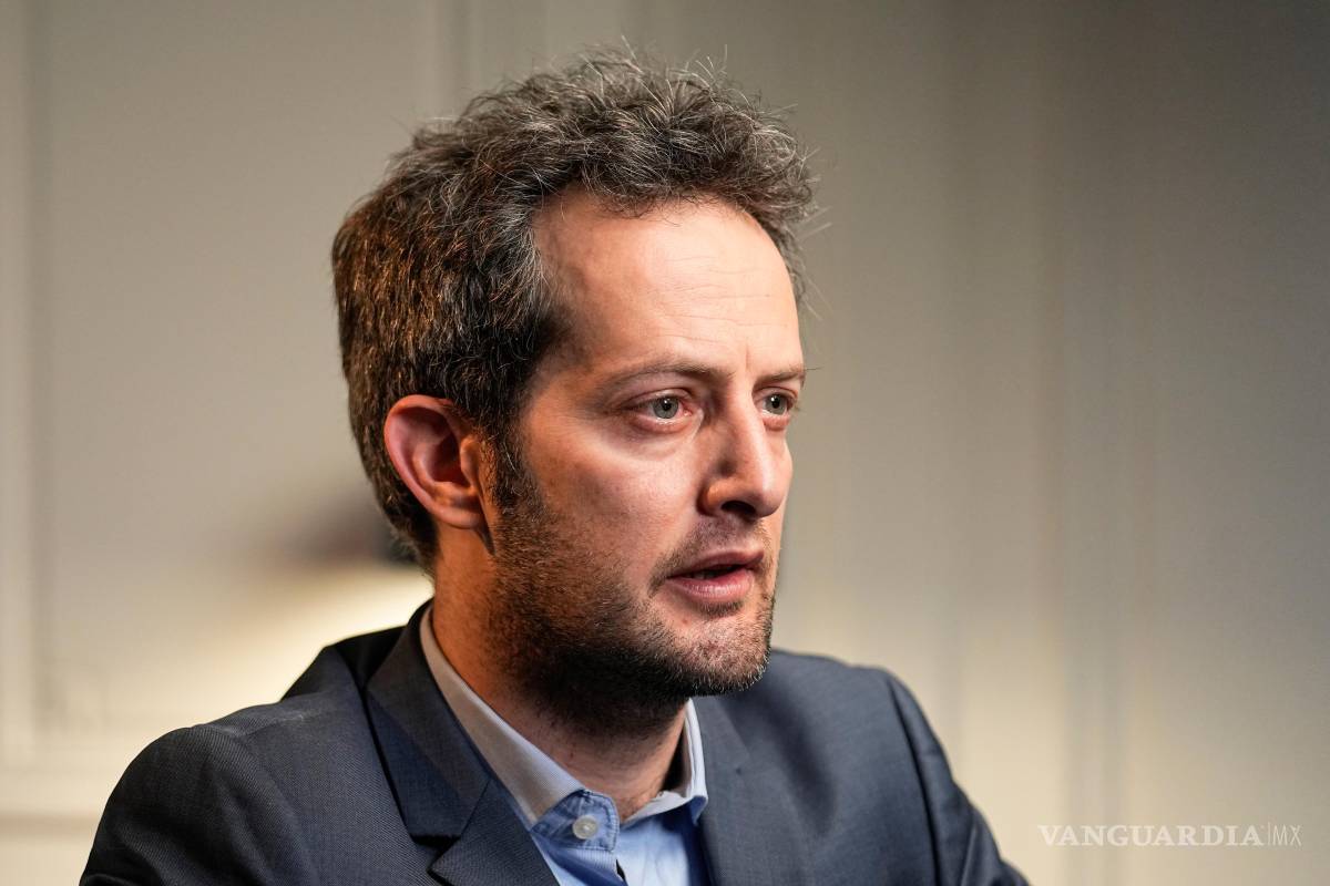 $!Omer Shatz, el abogado de la mujer franco-turca encarcelada en Turquía, habla durante una entrevista con The Associated Press en París.