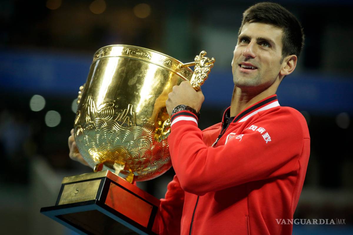 Djokovic se corona en China tras superar sin problemas a Nadal