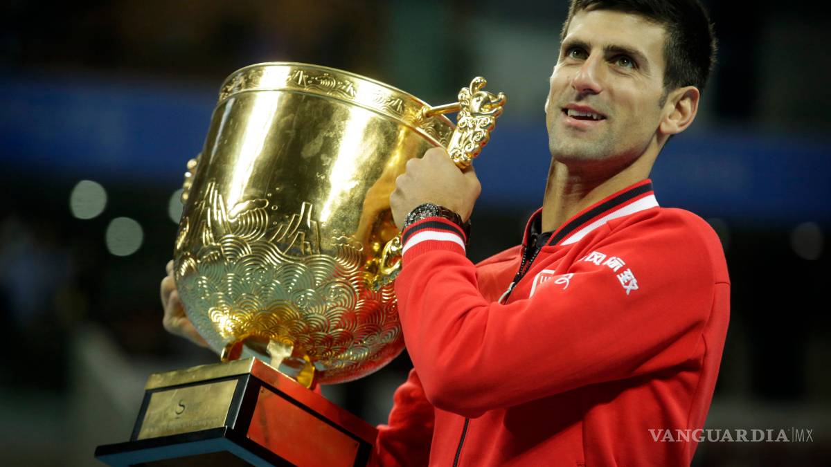 Djokovic se corona en China tras superar sin problemas a Nadal