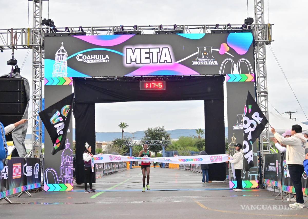 $!Las calles de Monclova se llenaron de entusiasmo durante la segunda edición del 21K, donde los participantes enfrentaron un recorrido exigente hasta llegar a la meta en el Estadio Kickapoo Lucky Eagle.