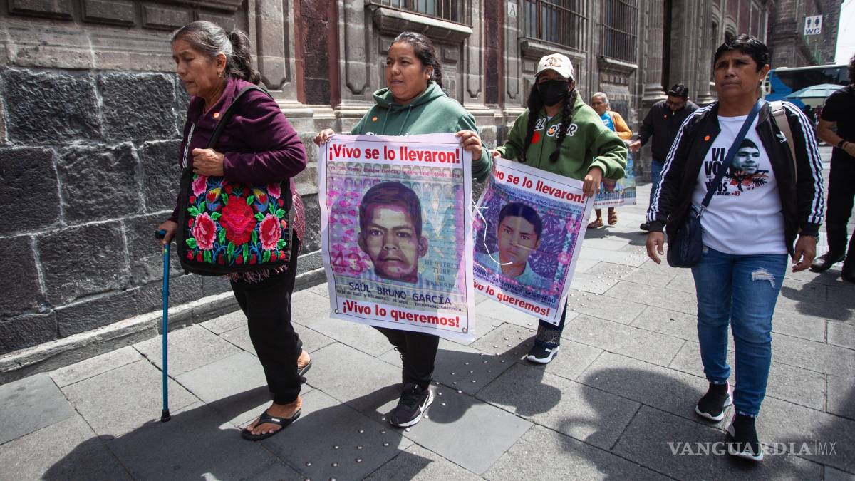 Padres de Ayotzinapa rechazan información sobre 20 bolsas con restos: “Es falsa e imprecisa”