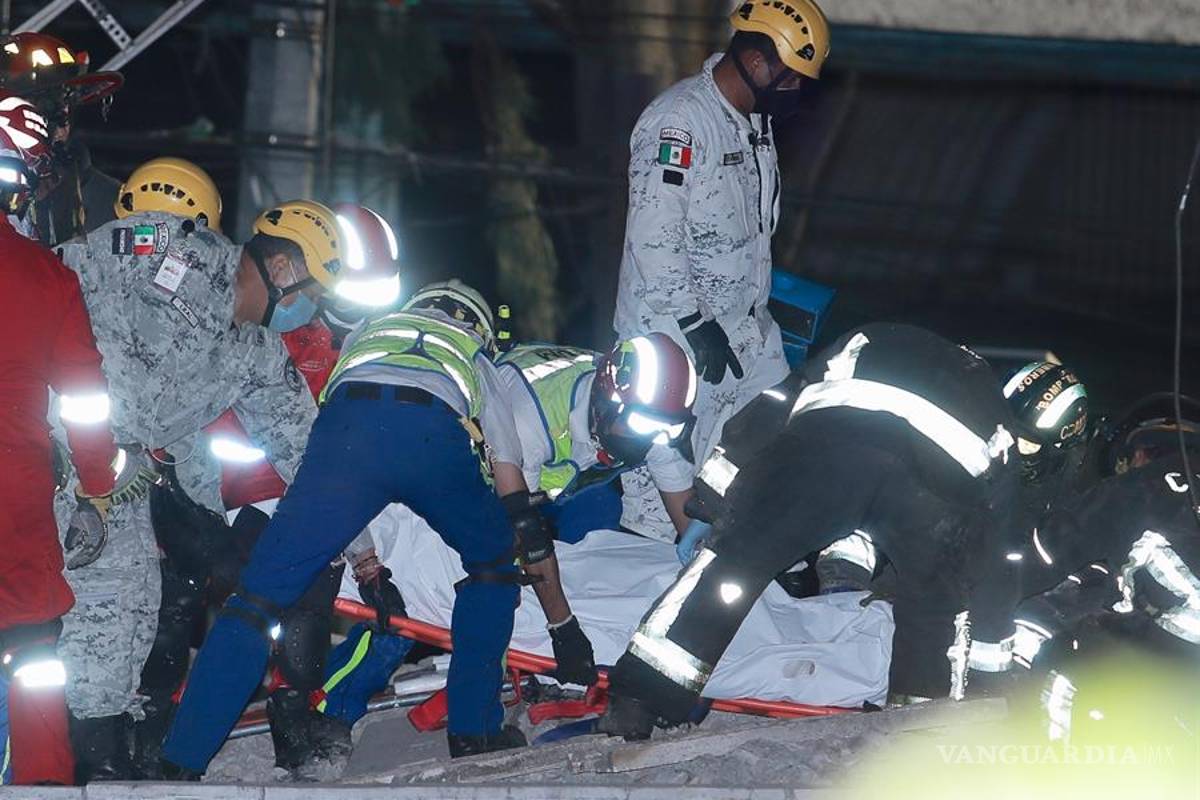 $!Imágenes del desplome en el metro en CDMX