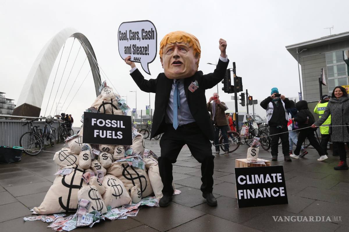 Activistas protestan en el último día de la Cumbre del Clima COP26 en Glasgow