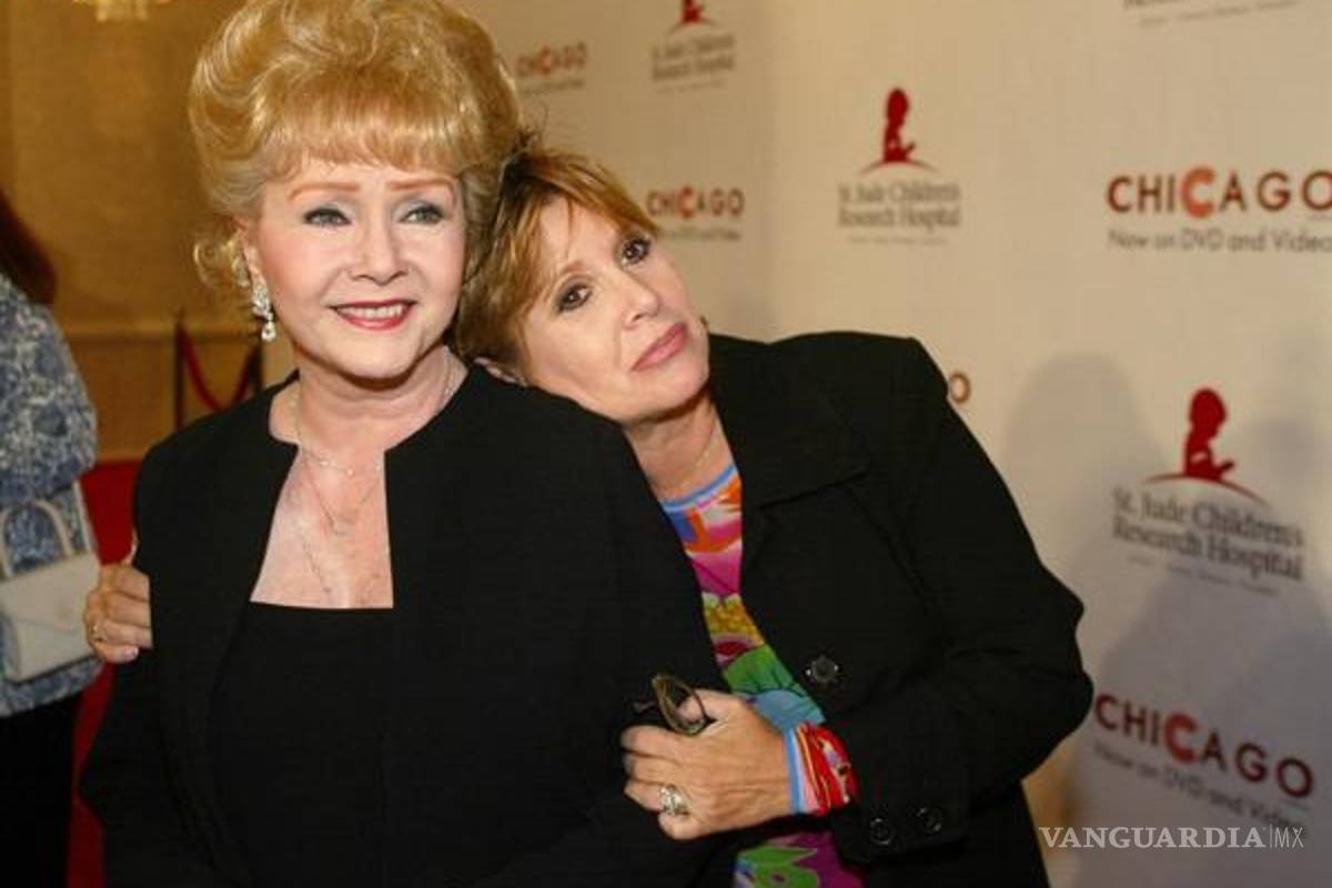 Hospitalizan a Debbie Reynolds, madre de Carrie Fisher