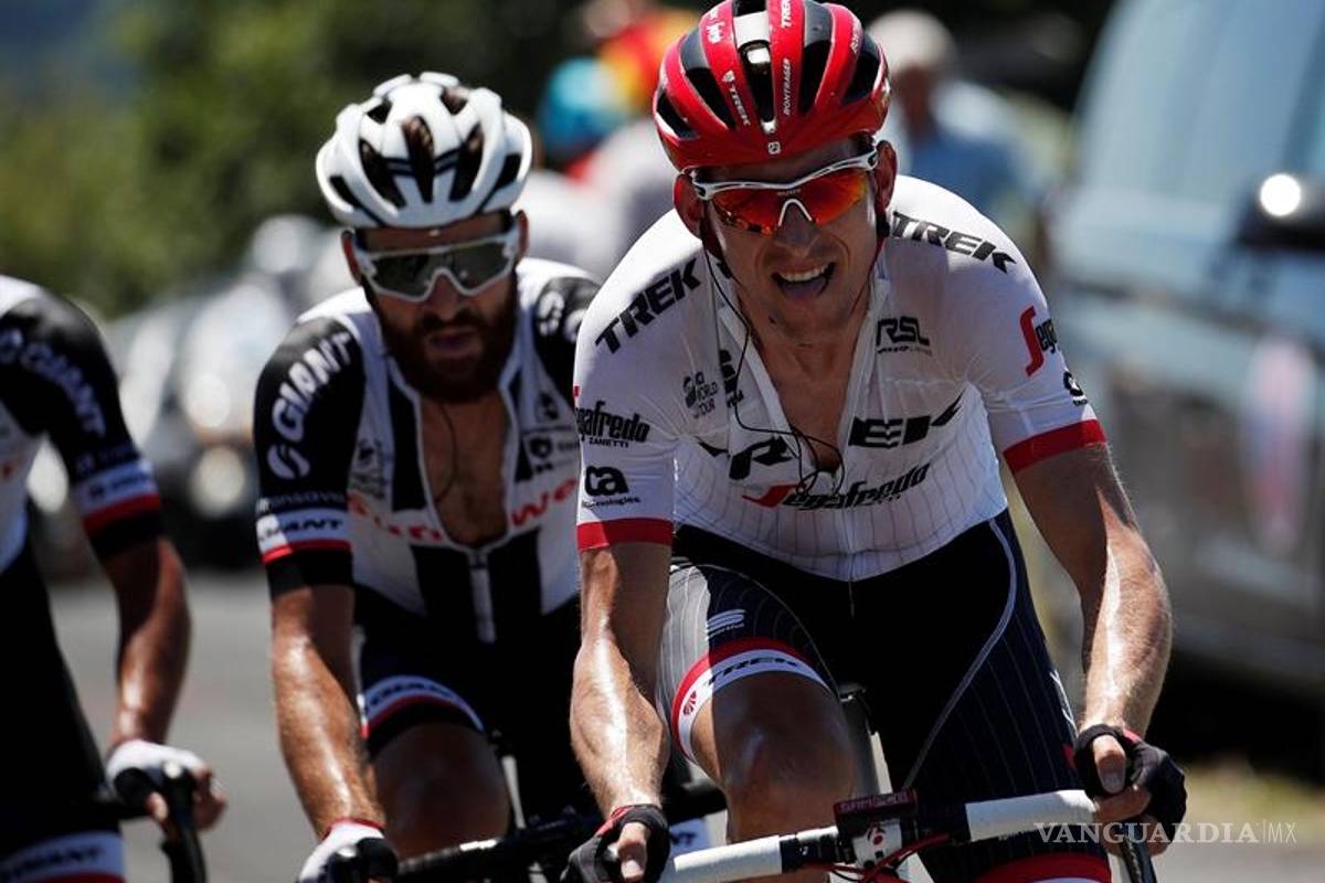 $!A pesar del susto, Froome mantiene el maillot amarillo