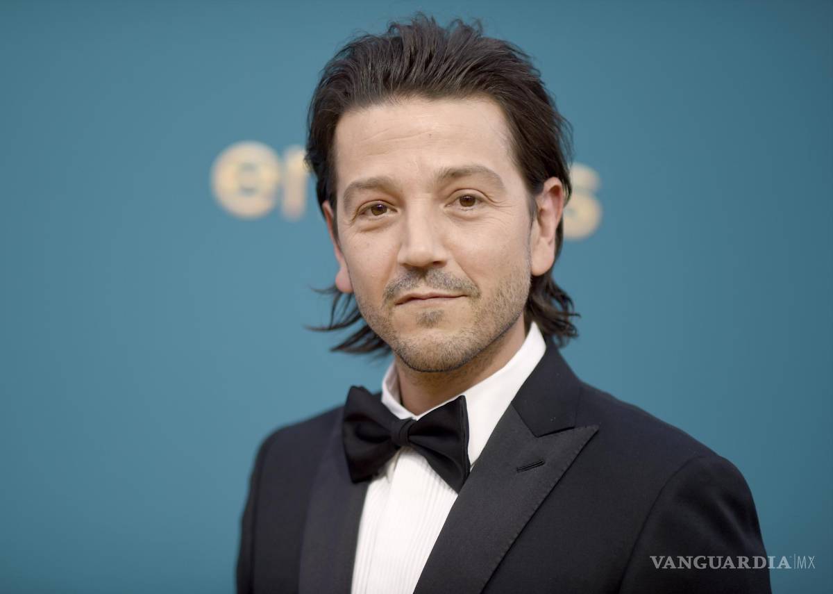 $!Diego Luna es de los talentos mexicanos que desfilan sobre la Alfombra Dorada.