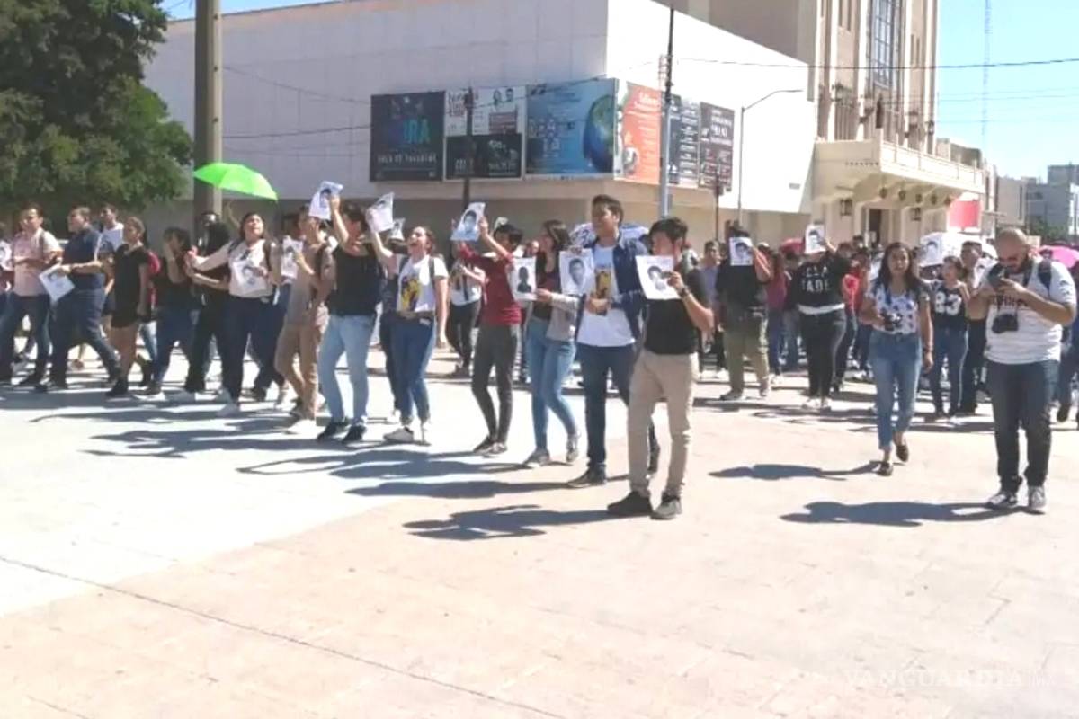 Universitarios de Torreón reviven el movimiento de 1968