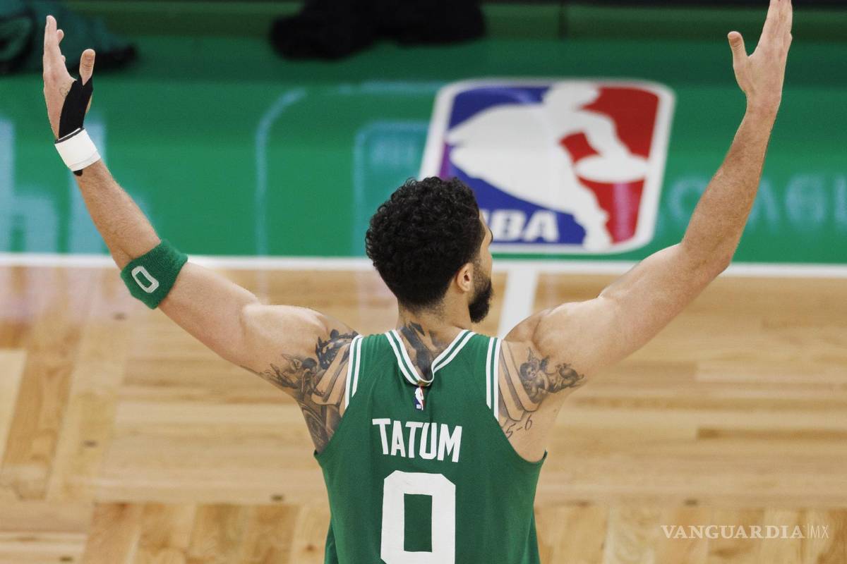 Históricos 51 puntos de Tatum llevan a los Celtics a enfrentarse al Heat en las Finales del Este