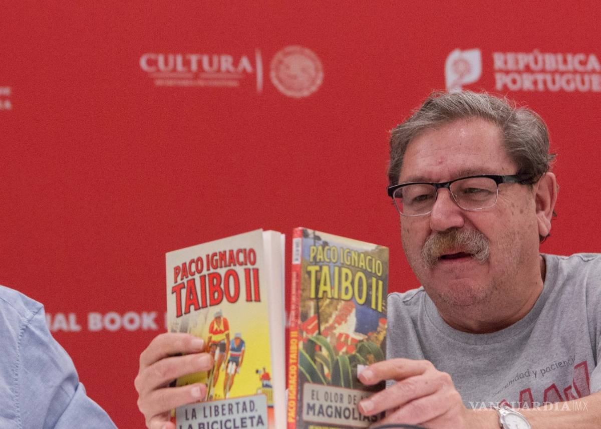 $!AMLO defiende a Taibo II como director del FCE